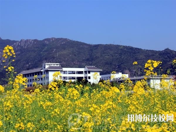 樂清市雁蕩山旅游學(xué)校2020年報(bào)名條件、招生要求、招生對(duì)象