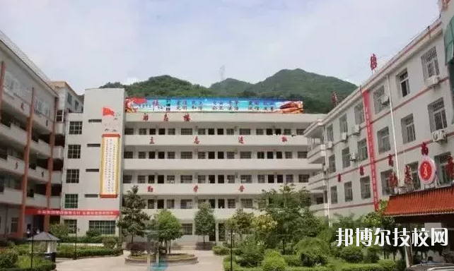 鎮(zhèn)巴縣職業(yè)教育中心2020年報名條件、招生要求、招生對象 