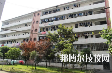 江西輕工業(yè)高級(jí)技工學(xué)校2020年報(bào)名條件、招生要求、招生對(duì)象