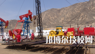 長(zhǎng)慶石油學(xué)校2020年招生辦聯(lián)系電話(huà)