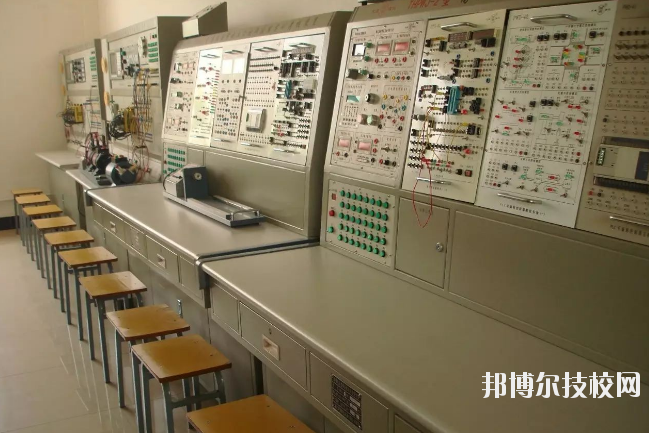 宜春工業(yè)學(xué)校2020年報名條件、招生要求、招生對象 