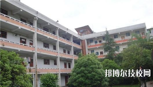 清鎮(zhèn)中等職業(yè)技術(shù)學(xué)校2020年報(bào)名條件、招生要求、招生對(duì)象