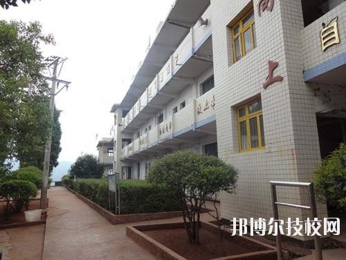 普定職業(yè)技術(shù)學(xué)校2020年報(bào)名條件、招生要求、招生對(duì)象