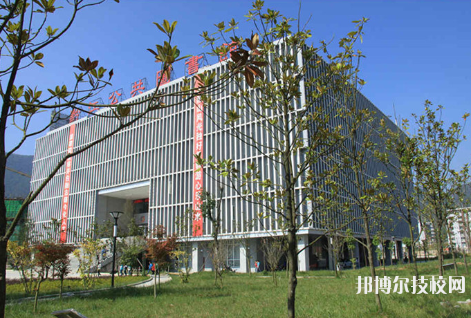 重慶黔江區(qū)民族職業(yè)教育中心2020年報(bào)名條件、招生要求、招生對(duì)象
