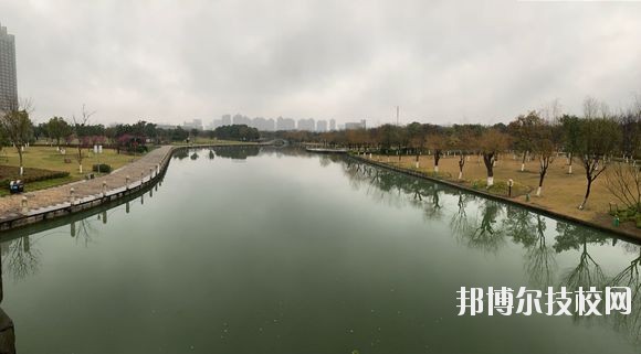 鄞州職業(yè)教育中心學(xué)校2020年學(xué)費、收費多少