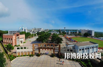 重慶青山工業(yè)技工學校2020年報名條件、招生要求、招生對象