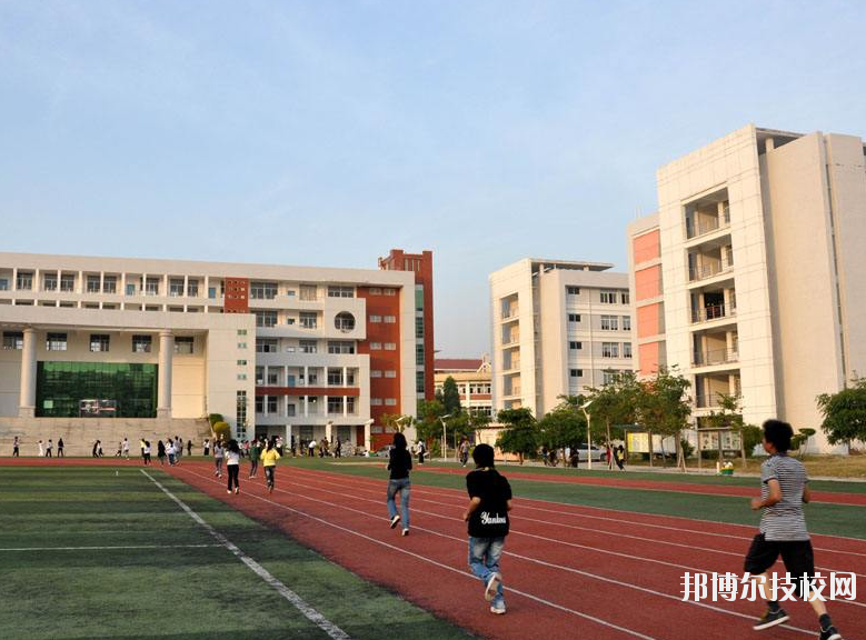 重慶青山工業(yè)技工學(xué)校怎么樣、好不好