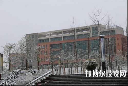 重慶榮昌職業(yè)教育中心2020年報(bào)名條件、招生要求、招生對(duì)象