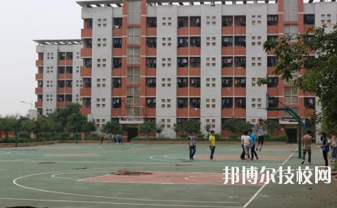 重慶大足職業(yè)教育中心2020年報(bào)名條件、招生要求、招生對(duì)象