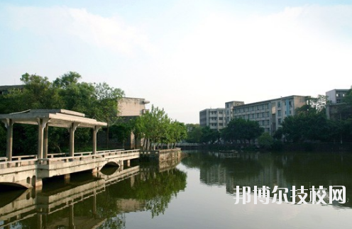 重慶紅春藤技工學(xué)校2020年報名條件、招生要求、招生對象