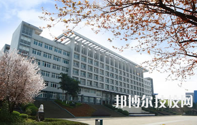 重慶三峽衛(wèi)生學(xué)校2020年報名條件、招生要求、招生對象