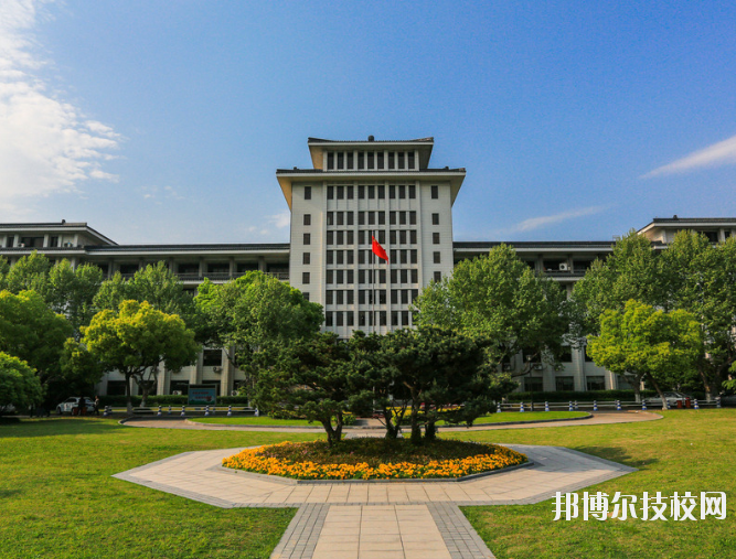 重慶旅游學(xué)校建勝分校2020年報(bào)名條件、招生要、招生對(duì)象求