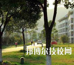 重慶第二財貿(mào)學(xué)校怎么樣、好不好