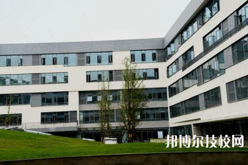 安龍職業(yè)技術(shù)學校2020年報名條件、招生要求、招生對象