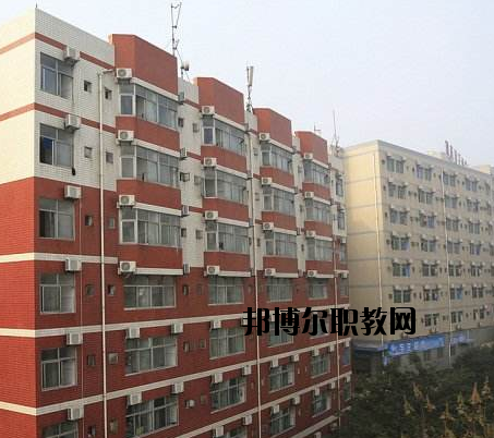 重慶機電工業(yè)學(xué)校2020年報名條件、招生要求、招生對象