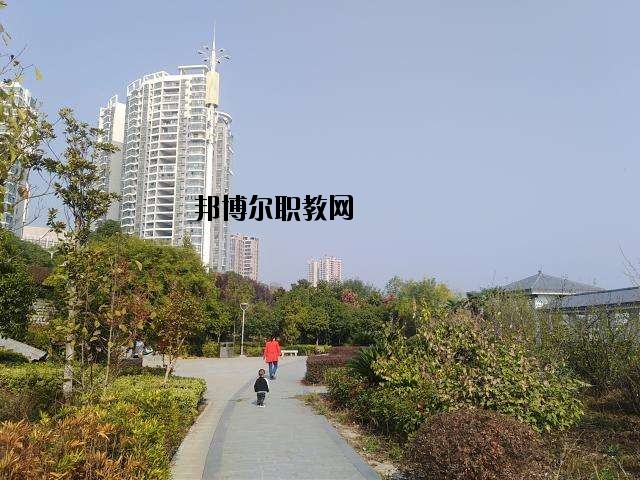 蓮花職業(yè)技術(shù)學(xué)校2020年報(bào)名條件、招生要求、招生對(duì)象