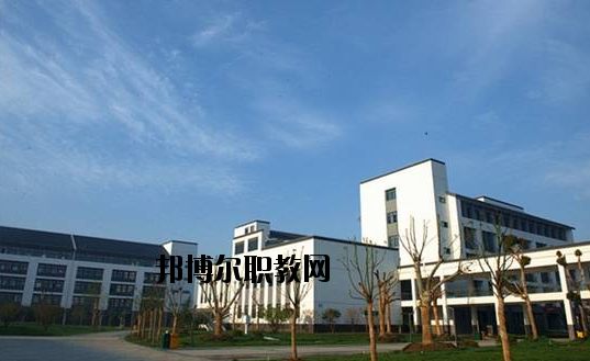 蘇州吳中技工學(xué)校2020年報(bào)名條件、招生要求、招生對象