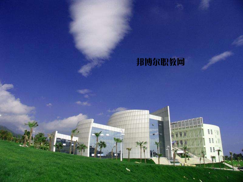 來(lái)鳳中等職業(yè)技術(shù)學(xué)校2020年報(bào)名條件、招生要求、招生對(duì)象