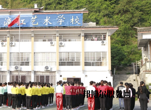 張藝謀漓江藝術(shù)學(xué)校怎么樣、好不好