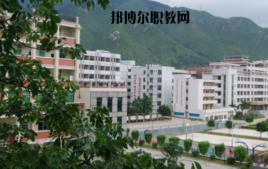 清新職業(yè)技術(shù)學(xué)校2020年招生辦聯(lián)系電話(huà)