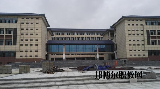 達州風華職業(yè)技術學校2020年招生辦聯(lián)系電話