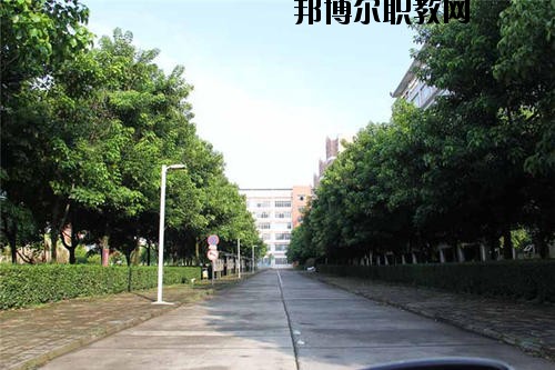 南充外國(guó)語(yǔ)中等專(zhuān)業(yè)學(xué)校2020年招生辦聯(lián)系電話