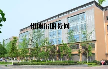 成都市恒輝技工學(xué)校2020年報(bào)名條件、招生要求、招生對(duì)象