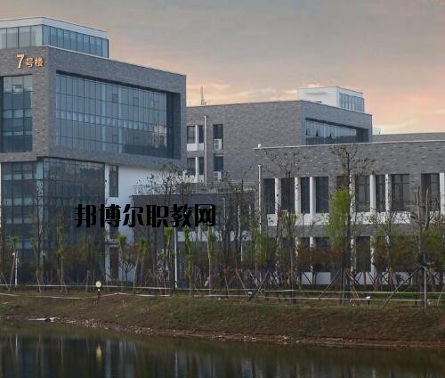 鄭州信息技術(shù)學(xué)校怎么樣、好不好