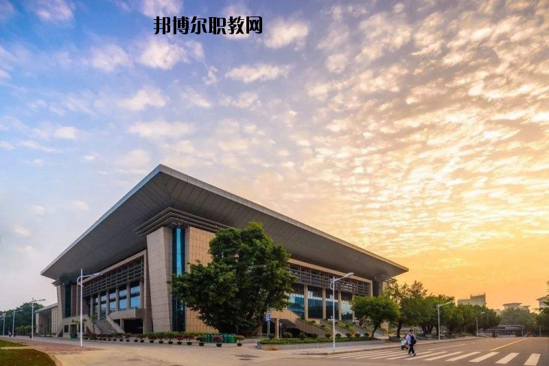 咸寧生物機(jī)電工程學(xué)校2020年報名條件、招生要求、招生對象