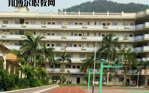 梧州西南中等專業(yè)學校2020年報名條件、招生要求、招生對象