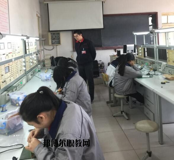 石家莊機(jī)械技工學(xué)校2020年報名條件、招生要求、招生對象