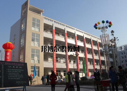 靈寶職業(yè)中等專業(yè)學(xué)校2021年報名條件、招生要求、招生對象
