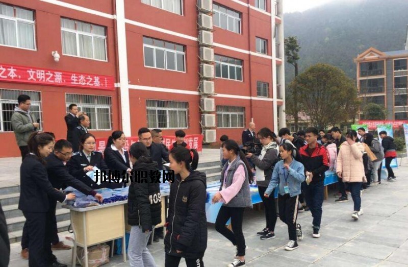 錦屏中等職業(yè)技術(shù)學(xué)校2020年報(bào)名條件、招生要求、招生對象