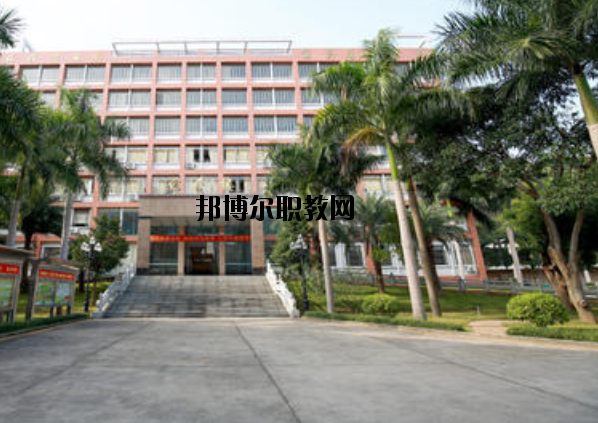 重慶華陽(yáng)技工學(xué)校2020年報(bào)名條件、招生要求、招生對(duì)象