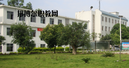 合山職業(yè)技術(shù)學(xué)校2020年報名條件、招生要求、招生對象