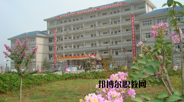 鄂州經(jīng)貿(mào)學(xué)校2020年報(bào)名條件、招生要求、招生對(duì)象
