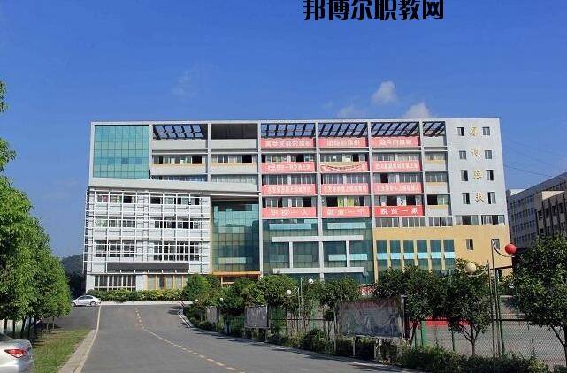 遵義博導(dǎo)網(wǎng)絡(luò)職業(yè)技術(shù)學(xué)校2020年報名條件、招生要求、招生對象