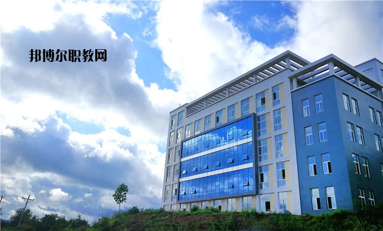 四川省南充衛(wèi)生學(xué)校2020年報(bào)名條件、招生要求、招生對(duì)象