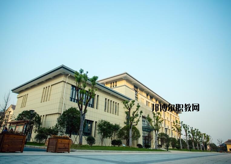 龍游縣職業(yè)技術(shù)學(xué)校2020年報名條件、招生要求、招生對象