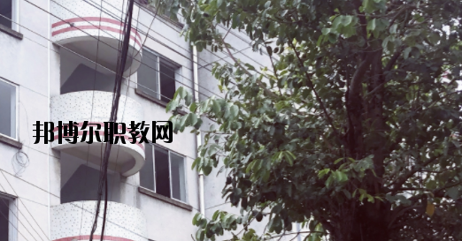 廣西工貿(mào)職業(yè)技術(shù)學(xué)校2020年報名條件、招生要求、招生對象 