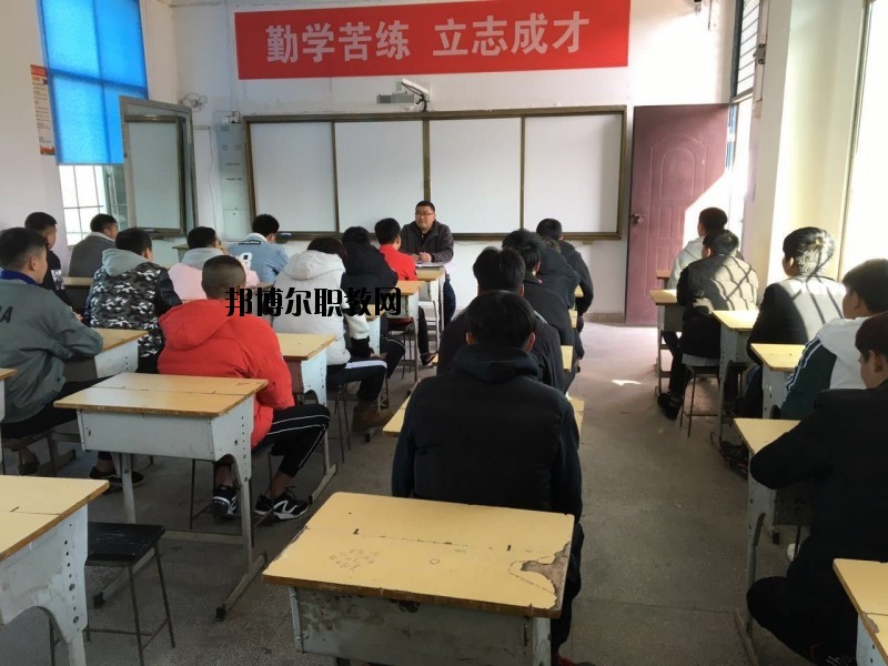 銅鼓縣職業(yè)中專學(xué)校2020年報(bào)名條件、招生要求、招生對(duì)象