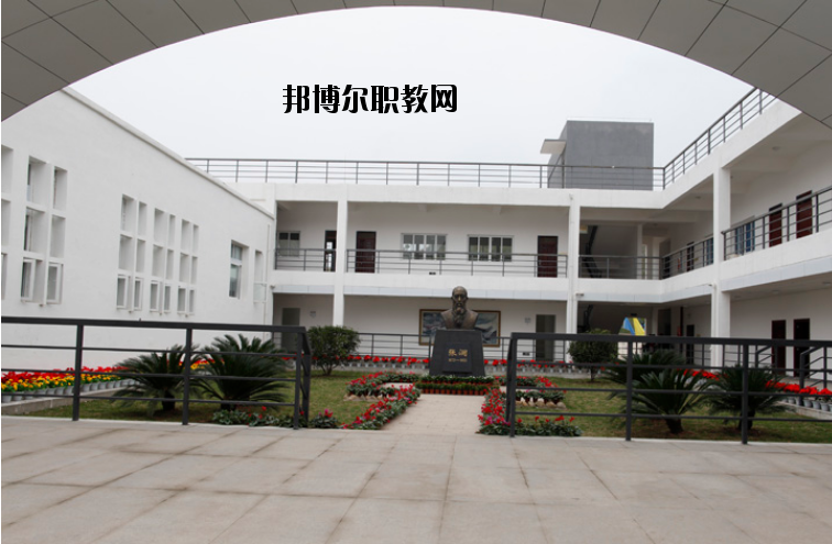 南充技師學(xué)院2020年報名條件、招生要求、招生對象