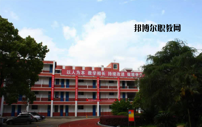 江西建筑工業(yè)學(xué)校2020年報名條件、招生要求、招生對象