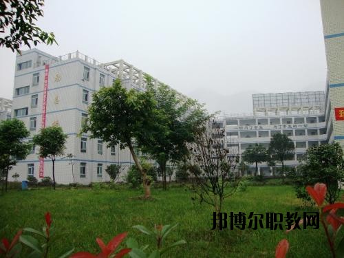 四川筠連職業(yè)技術學校2020年報名條件、招生要求、招生對象