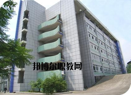 東興區(qū)東方科技職業(yè)技術(shù)學(xué)校2020年報名條件、招生要求、招生對象