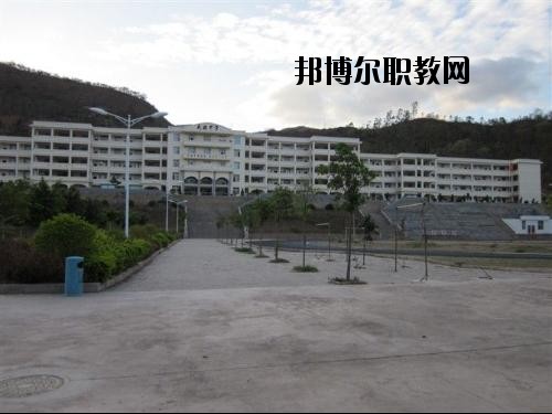 保山隆陽區(qū)職業(yè)技術(shù)學校2020年學費、收費多少