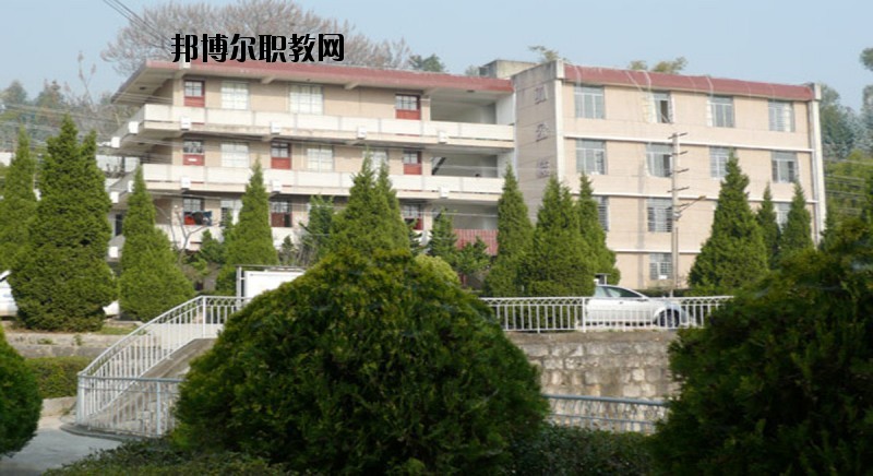 保山隆陽區(qū)職業(yè)技術學校2020年報名條件、招生要求、招生對象
