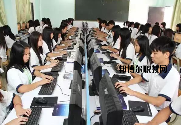 肇慶高要技工學(xué)校2020年報(bào)名條件、招生要求、招生對象