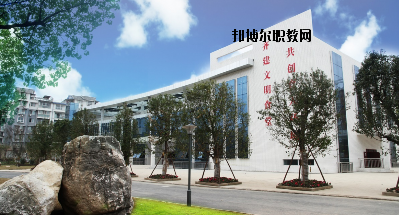 四川服裝藝術(shù)學校2020年報名條件、招生要求、招生對象