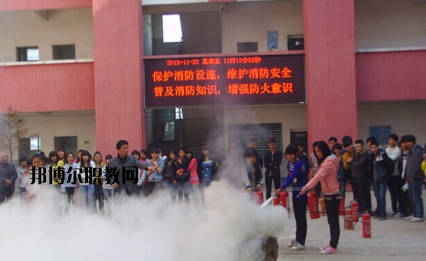當(dāng)同學(xué)們對一所學(xué)校感興趣的時候，一般會通過怎樣的方式來了解這所學(xué)校的相關(guān)信息呢?相信很多的同學(xué)都會選擇通過上網(wǎng)查詢的方式來對學(xué)校信息進行了解，可是有的時候網(wǎng)上有的學(xué)校信息并不全面，一些招生信息同學(xué)們只能通過撥打?qū)W校招生電話進行了解。  上饒中等職業(yè)學(xué)校招生電話：0793-8629088  上饒中等職業(yè)學(xué)校郵箱：srdzgy@jxedu.gov.cn  上饒中等職業(yè)學(xué)校簡介 上饒中等職業(yè)學(xué)校創(chuàng)辦于1998年，是經(jīng)市教育局98[131]號文件和省教[2000]018號文件批準(zhǔn)的全日制職業(yè)中專學(xué)?！，F(xiàn)有專業(yè)十個，在籍學(xué)生1200余人，專職教師60多名，學(xué)校秉承“勤學(xué)、奮進、友愛、創(chuàng)新”的校訓(xùn)，以教學(xué)管理嚴(yán)格，封閉式軍事化管理為特色。全體員工克盡職守，愛崗敬業(yè)，用心工作，真心服務(wù)。十五年來培育了數(shù)8000余名技術(shù)人才，受到市委、市政府和用人單位的充分肯定。  上饒中等職業(yè)學(xué)校就業(yè)優(yōu)勢 學(xué)校畢業(yè)的學(xué)生都通過學(xué)校一系列的考核，有過硬的動手能力和理論知識，能確保各專業(yè)的畢業(yè)生基本上專業(yè)對口的就業(yè)上崗，并受到用人單位一致好證，畢業(yè)業(yè)供不應(yīng)求。就業(yè)率一真位居全市前列，被省教育廳授予“江西省中等職業(yè)學(xué)校就業(yè)先進單位”。  小編總結(jié) 有的時候，網(wǎng)上有的只是關(guān)于學(xué)校的辦學(xué)條件介紹，而對于學(xué)校當(dāng)年招生政策的信息介紹卻不多。因此，小編建議，為了同學(xué)們可以更順利地報考，接下來可以通過撥打招生電話的方式先對學(xué)校的招生政策做一個詳細的了解。